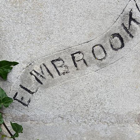 Elmbrook Lägenhet Bath Exteriör bild